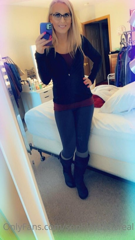 sophiaroseisreal star exclusive photo