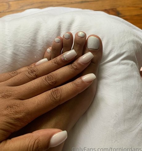 tornjordans model pretty photos