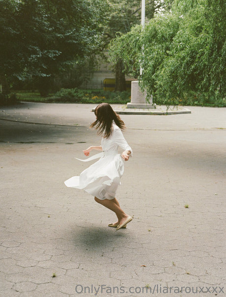 liararouxxxx free actress galleries