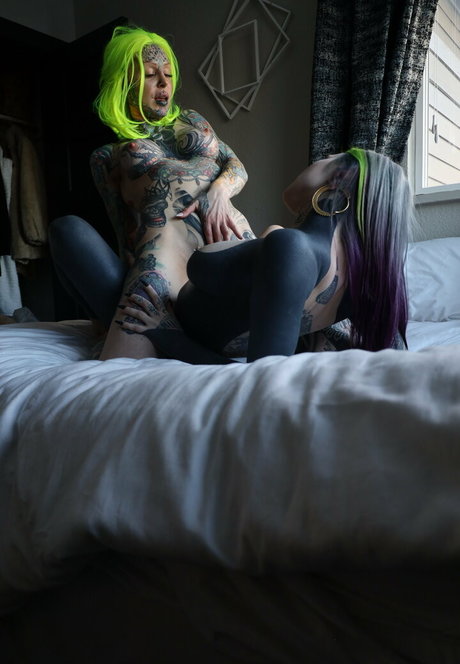 cignosuicide model sexy img