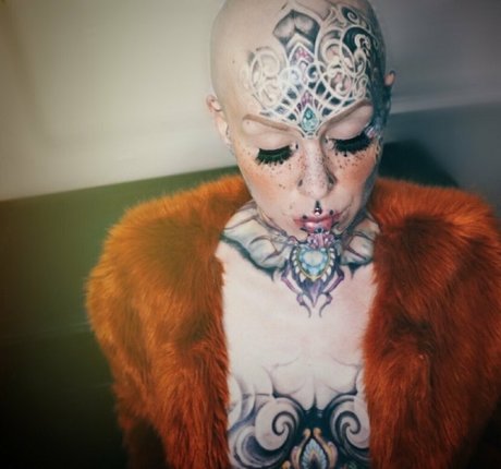 cignosuicide nude model photos