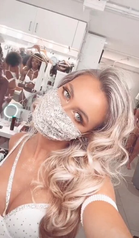 Meeryo7 pornstar erotic pics