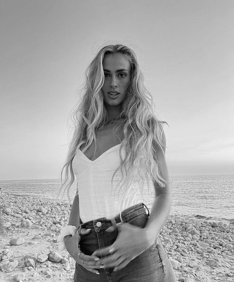 Meeryo7 erotic star images