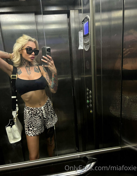 miafoxie top pornstar img