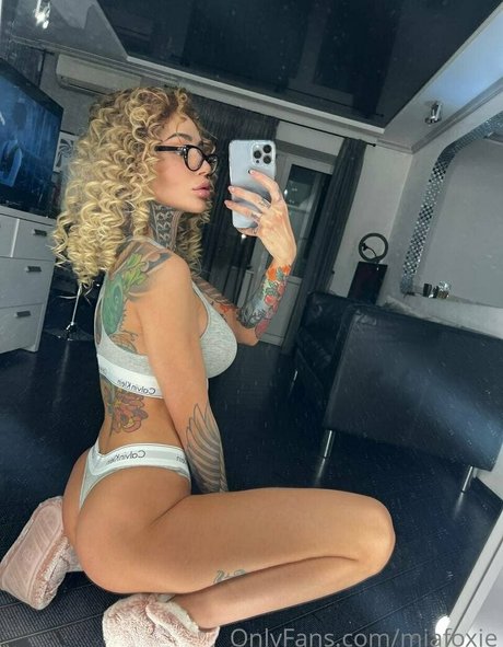 miafoxie art star image