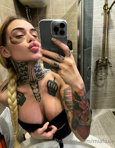 miafoxie porn actress image