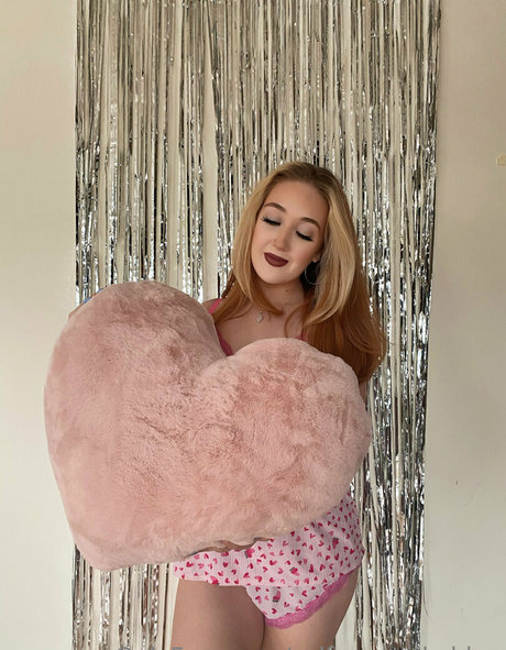 selfcarewithchloe hd model images