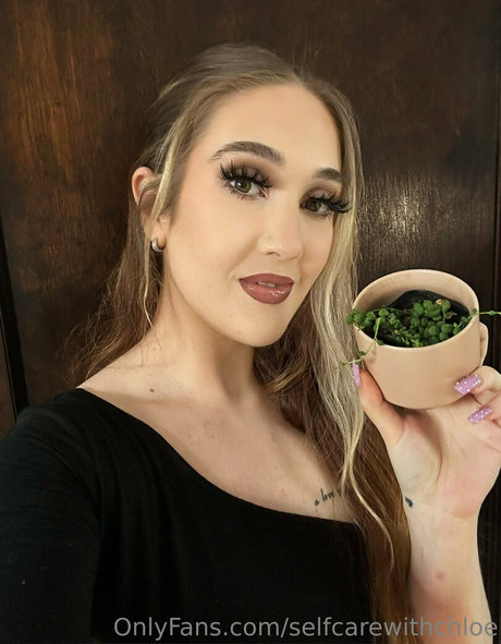 selfcarewithchloe art actress image