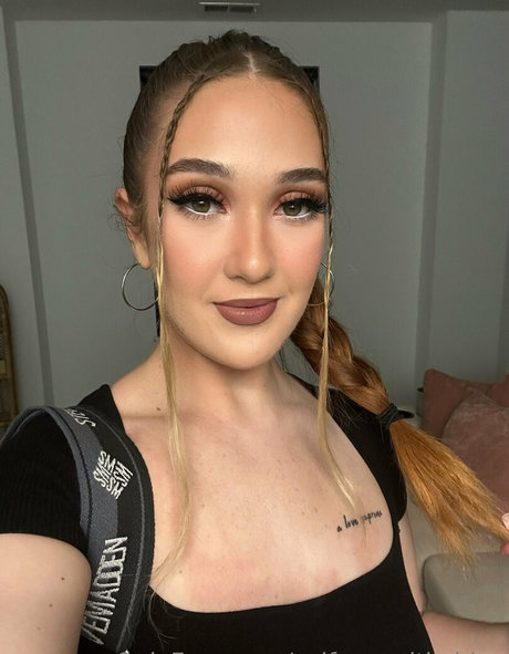 selfcarewithchloe high quality actress photo