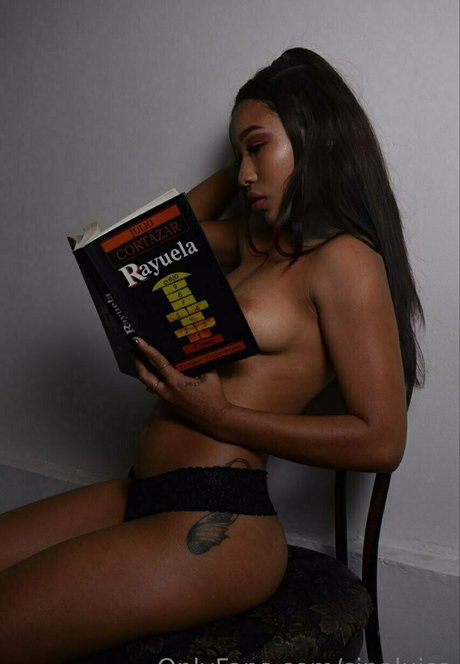 sinaluisa model nude archive