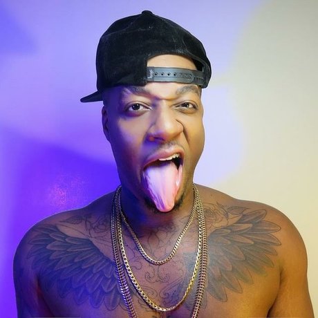 HUNGDaddyisland model top pictures