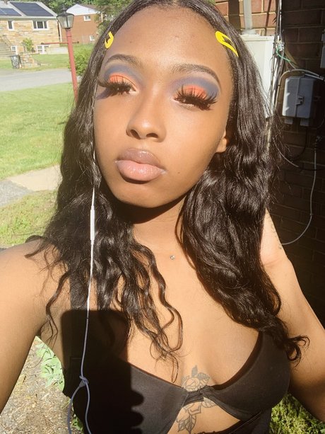 Uniquee_ pretty model img