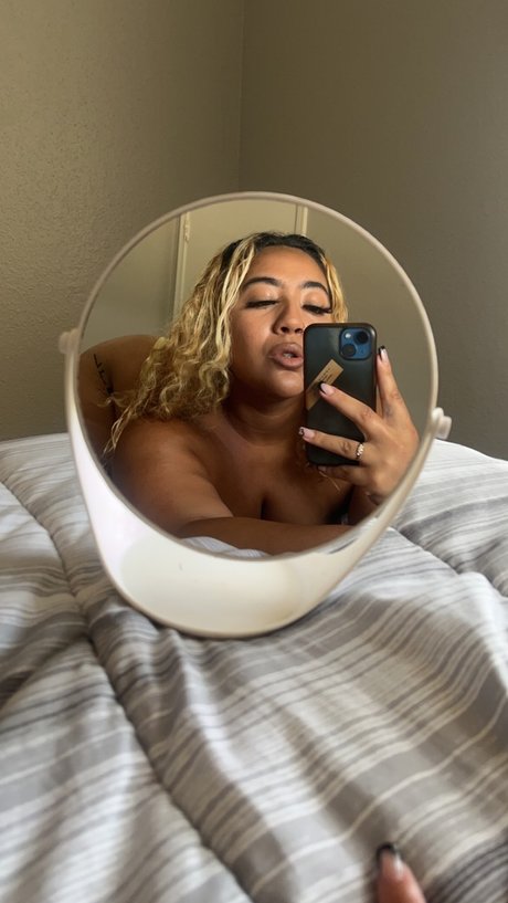 Mia Nikole model pretty pics