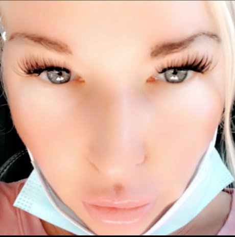 Mia Foxx pornstar top picture