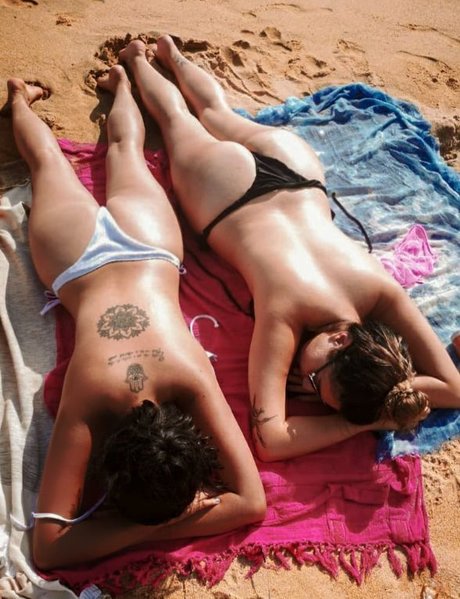 Mexits nudes model images