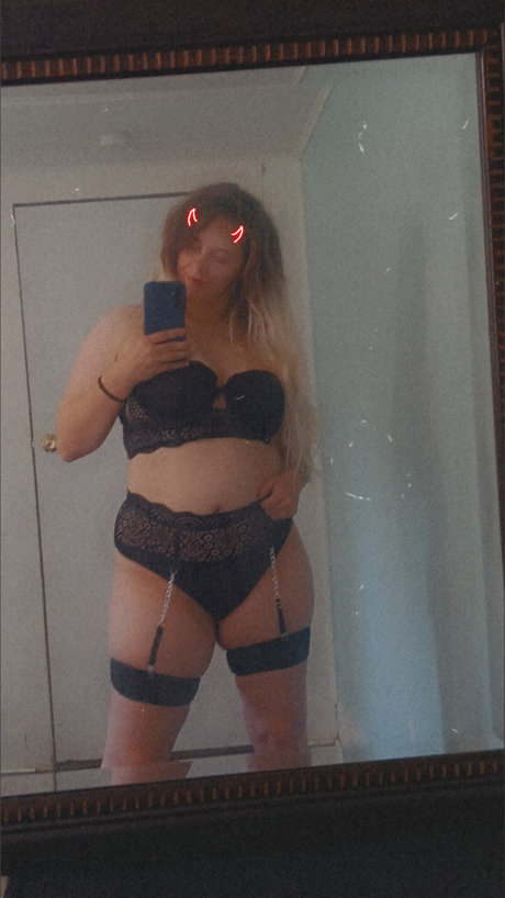 Bella babe2022 pornstar nude gallery