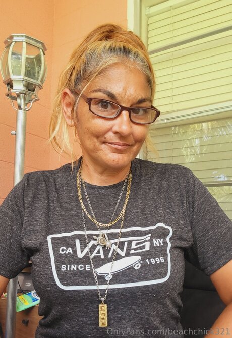 Beach Chick 321 model hd img