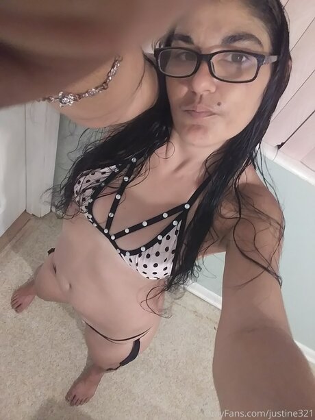 Beach Chick 321 naked pornstar gallery