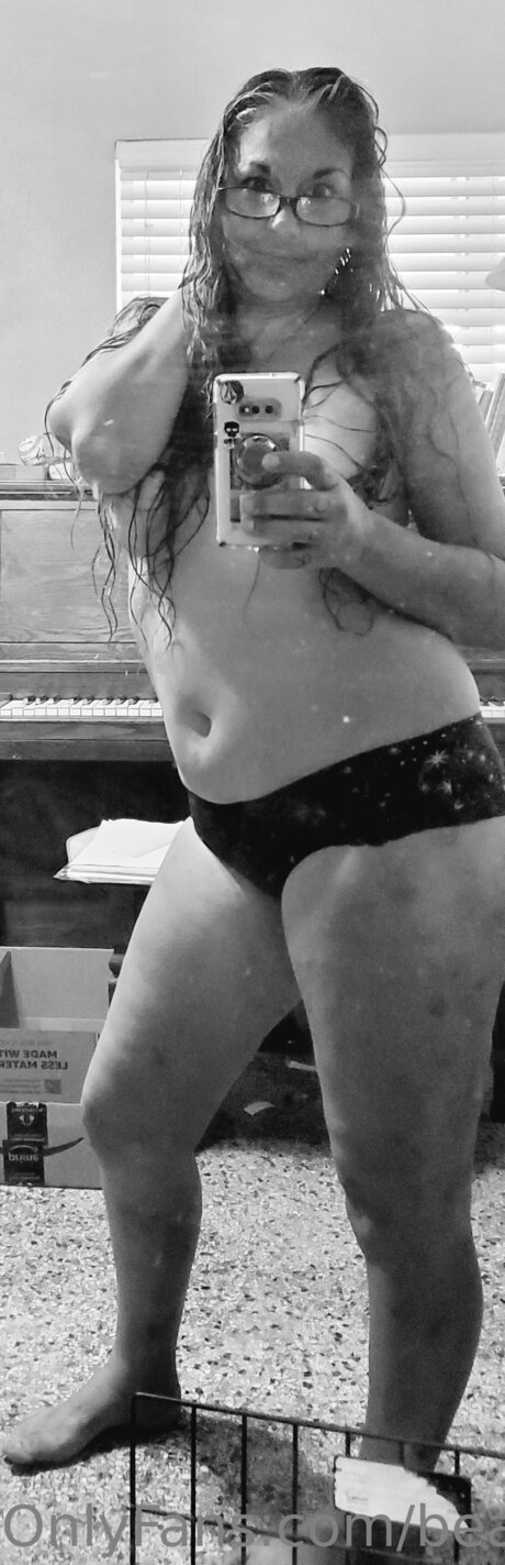 Beach Chick 321 model pornographic photo