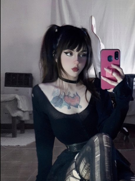 Mila Robinson model adult images