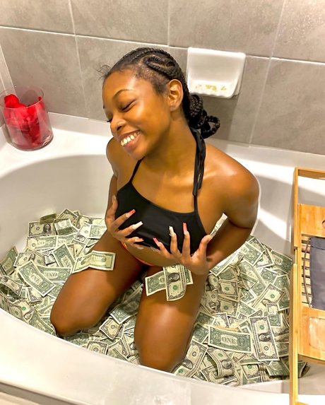 curvy girls onlyfans sexy images