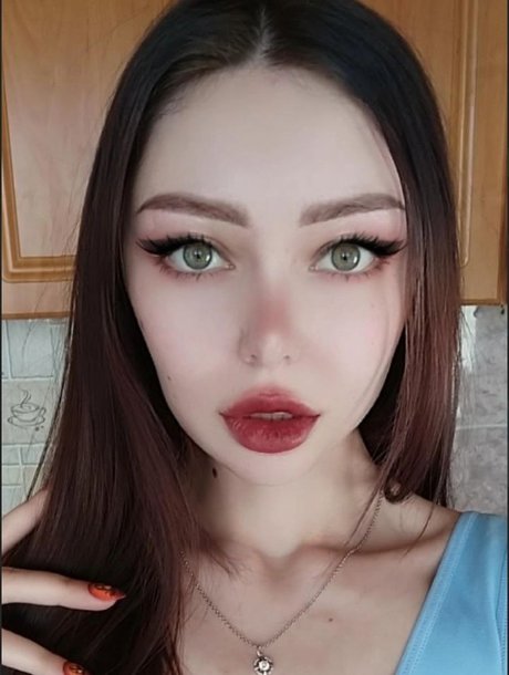 Bella Tasty_ perfect model image