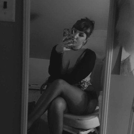 da milkiest pretty model img