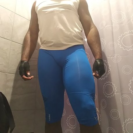 THE ASS EATER model pretty images