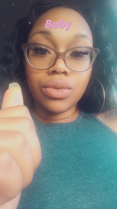 Chanelllyy pretty model image