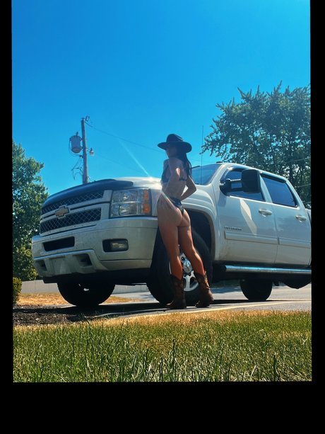 CarharttQueen_ model beautiful photos