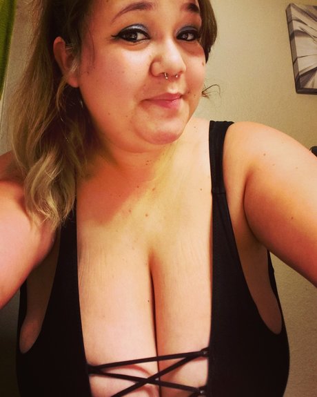 MamaMilkJugs pretty model photos