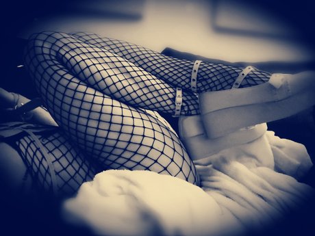 Miss Beth sexy actress galleries