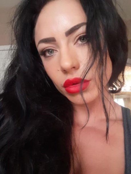 Karina Costa hd actress img