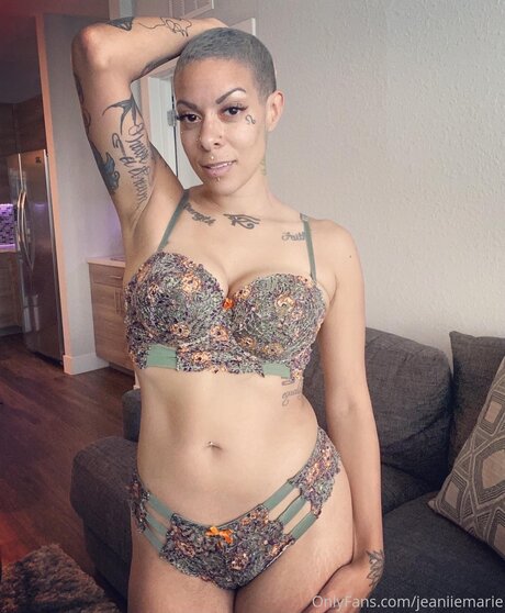 Jeanie Marie xxx model picture