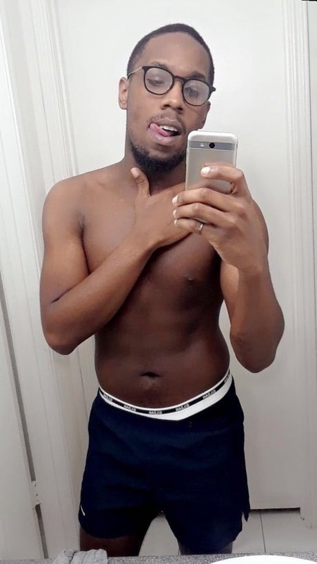 Cake Eater_ star free image