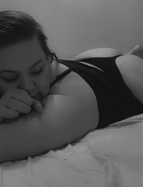 Sweet Temptation nudes model gallery