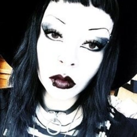 Batty bat model pretty pic