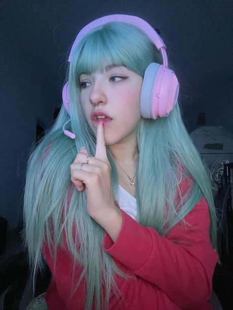 Mishelle model high quality image