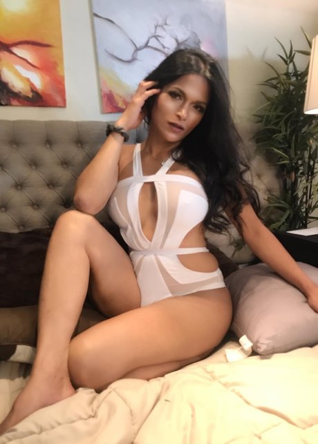 Nikki Ong sex model photos