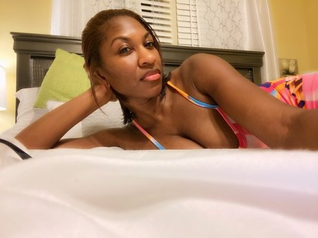 Missnatural k Feet page top star picture