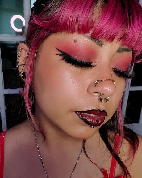 Naomi Cattia xxx pornstar photo