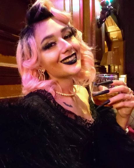 Mura Suru model pretty pics