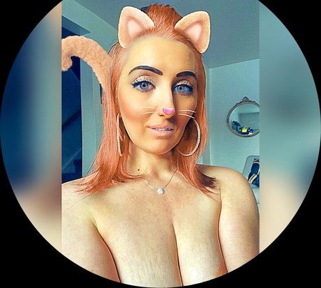 CANDiD SANDRA xxx model pic