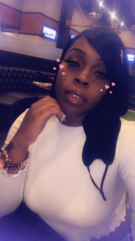 Juicy Jia model nude image