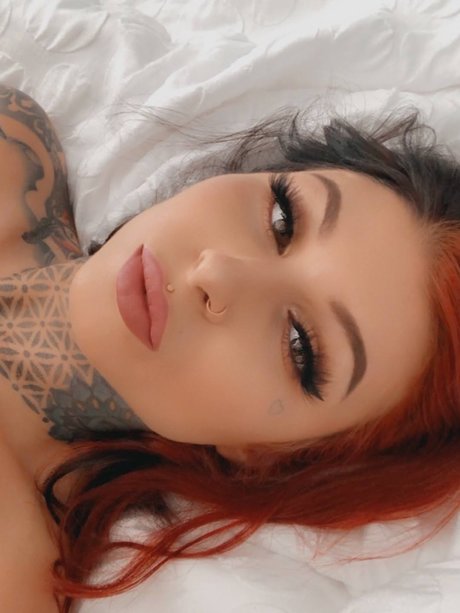 Cali Harper star art photo