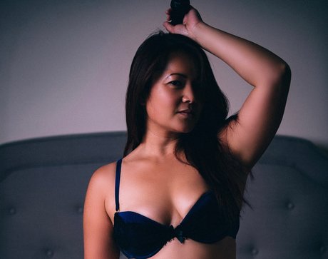 Dee It Yi pornstar pretty img