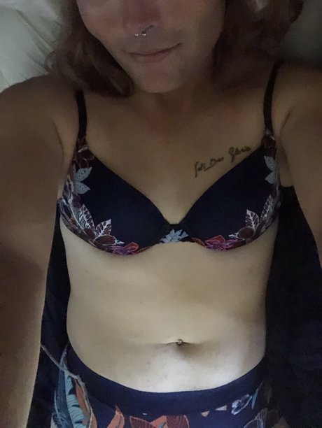 ScarlettZ free pornstar photo