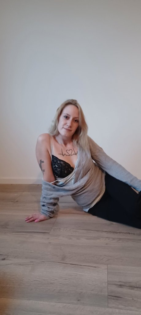 Missrealwitch exclusive pornstar pics