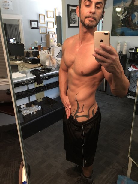 TRAVELING TATTOO ARTIST hd model photos