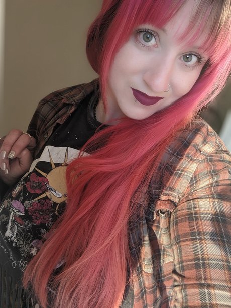 MissDumbLuck star nude photos